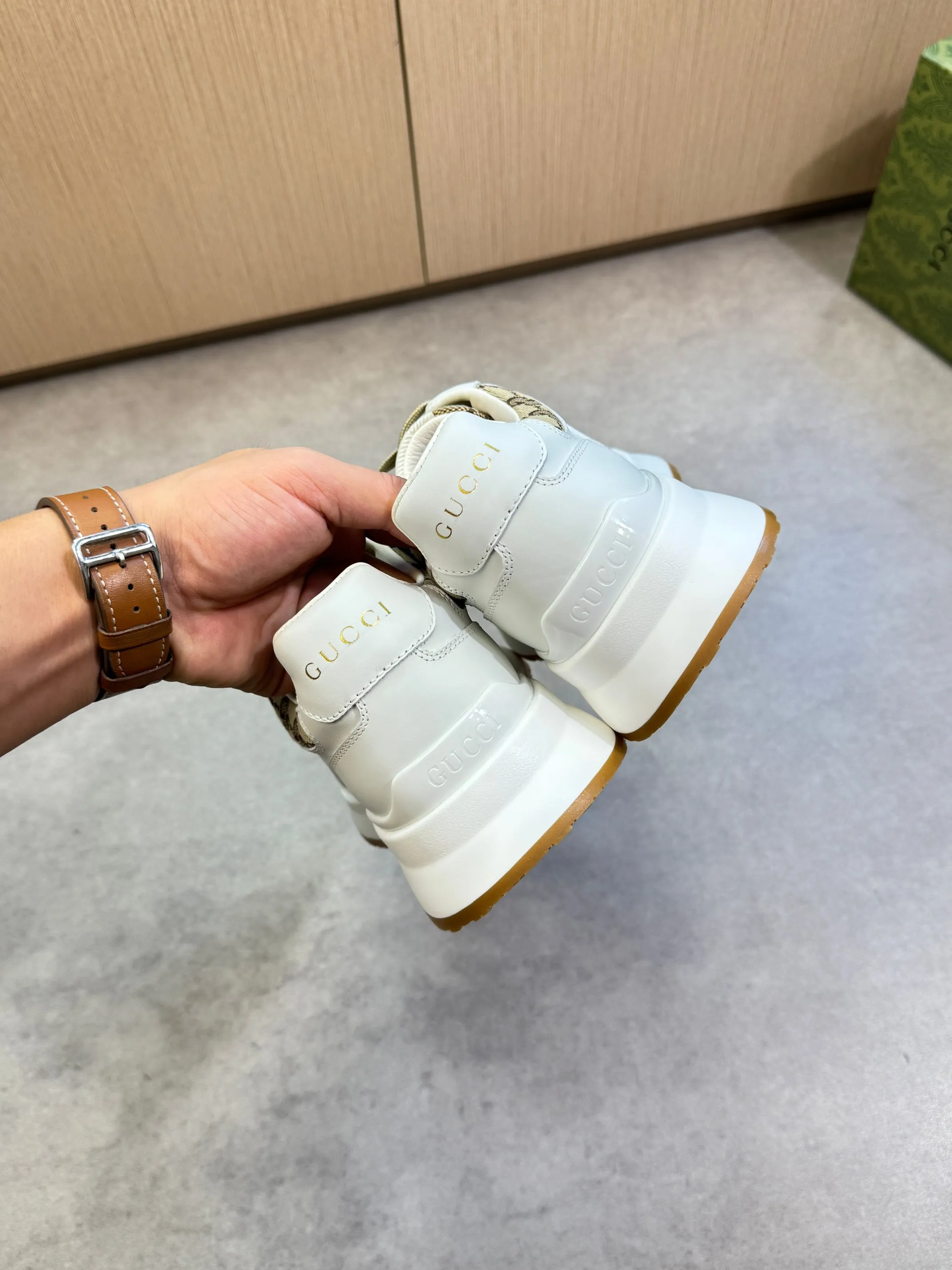Men's shoes 💰800 [Gucci] Gucci - High-end quality original single casual sports shoes - Upper: 🔝 Nappa calfskin, brand totem cloth, tongue cloth label, heel silk screen brand LOGO - Lining: water-dyed cowhide - Outsole: ultra-light T men's shoes 💰U·Rubber; two-color molded outsole -Super high quality control·Fine workmanship: highlighted (high-end·luxury·grade) -Size :38-44 (45, can be customized)·GC0372
